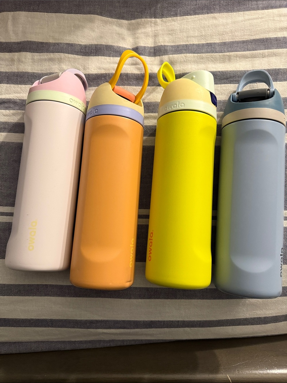 Owala  Water Bottle Bundle - Pastel Pink, Peach, Neon Yellow, Slate Blue